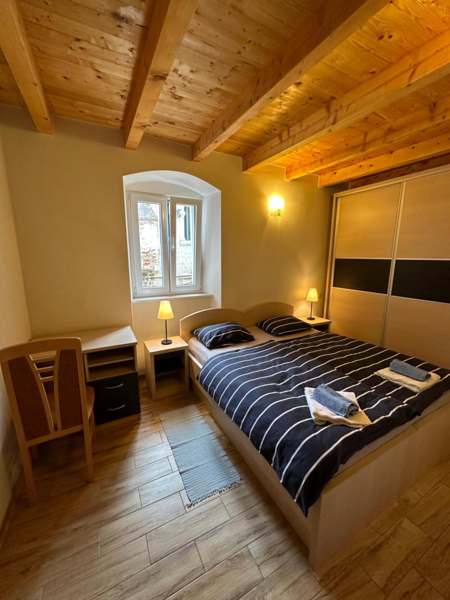 Old Town Apartments Trogir - Free Parking Exteriör bild