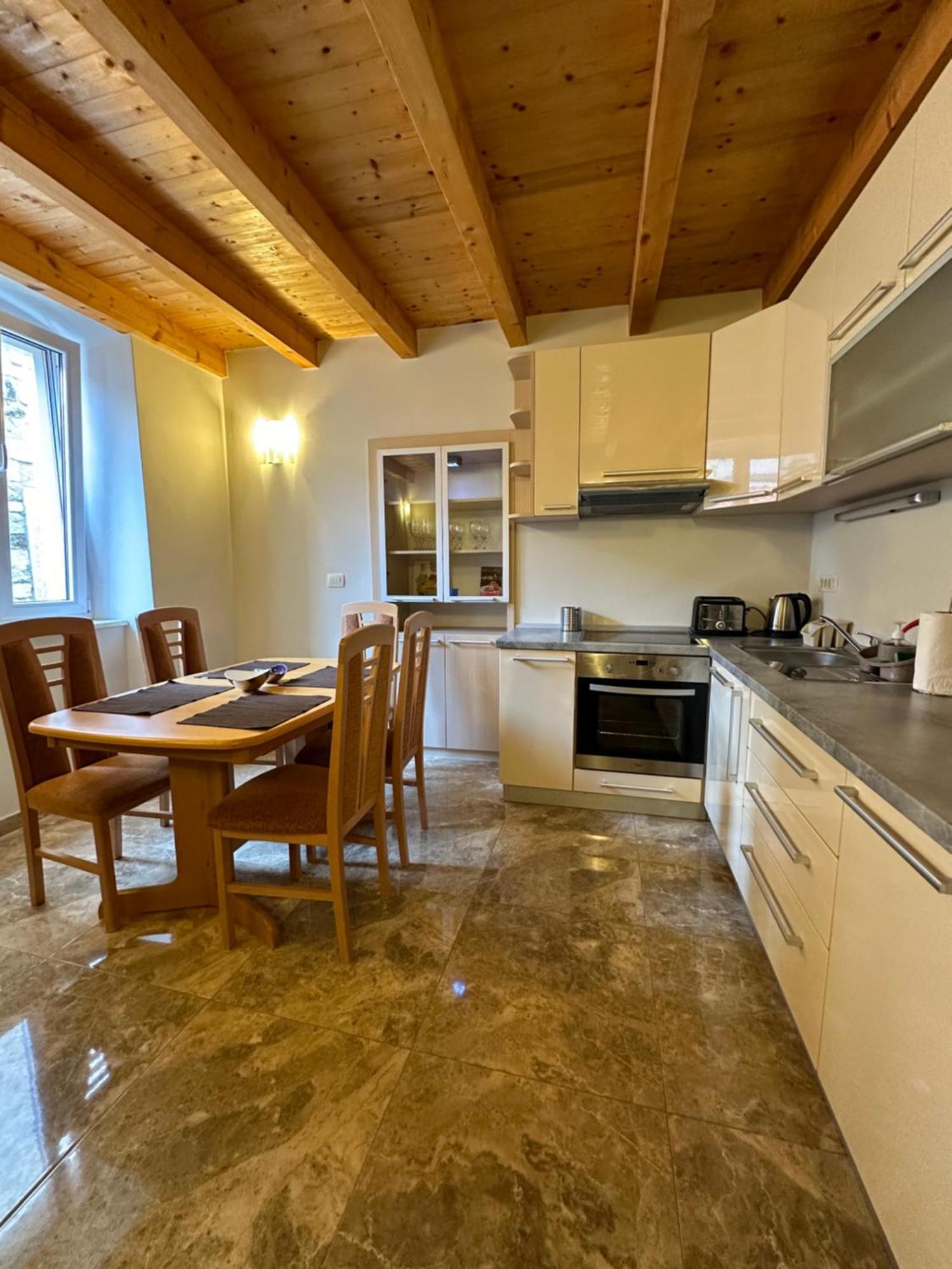 Old Town Apartments Trogir - Free Parking Exteriör bild